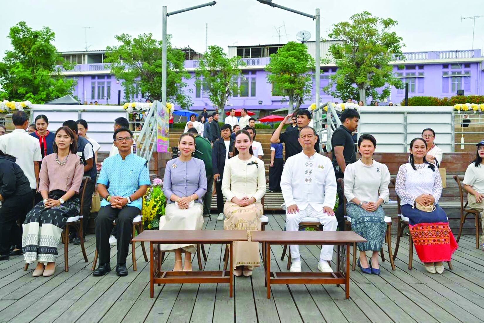 สดจากหน้าพระ