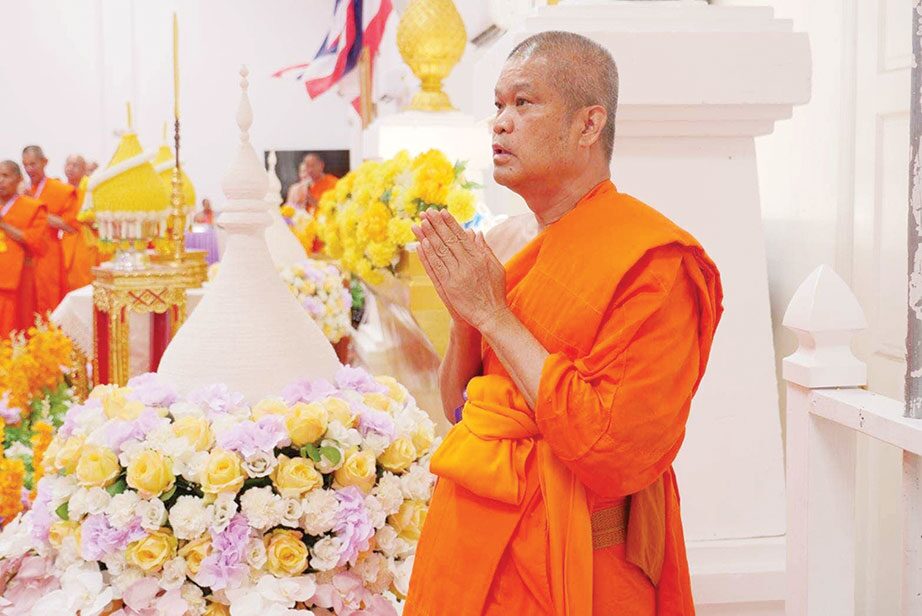 สดจากหน้าพระ