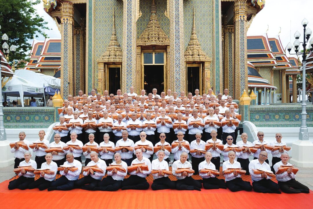 สดจากหน้าพระ