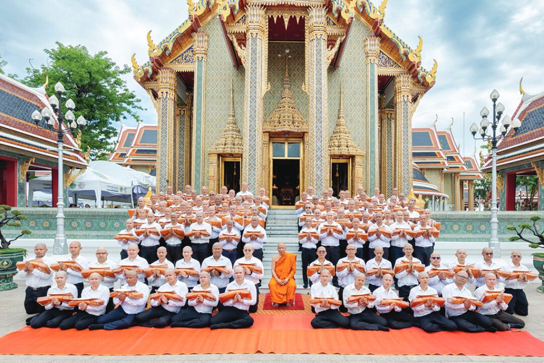 สดจากหน้าพระ