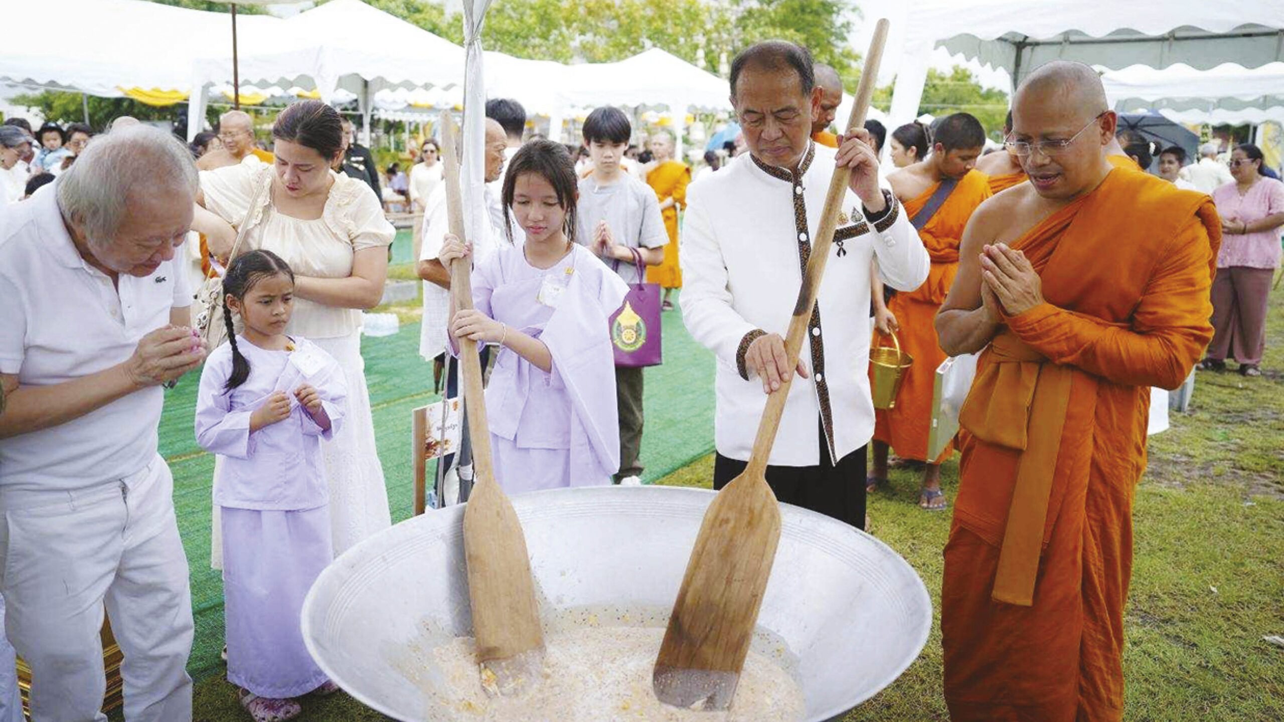 สดจากหน้าพระ – วัดสุวรรณภูมิพุทธชยันตี สืบสานพิธีกวนข้าวมธุป