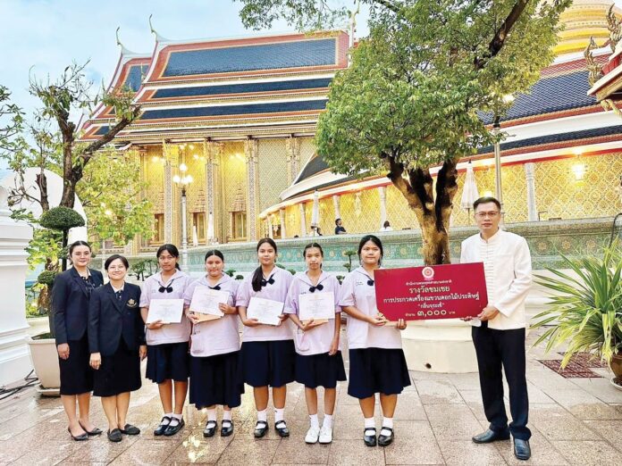 สดจากหน้าพระ