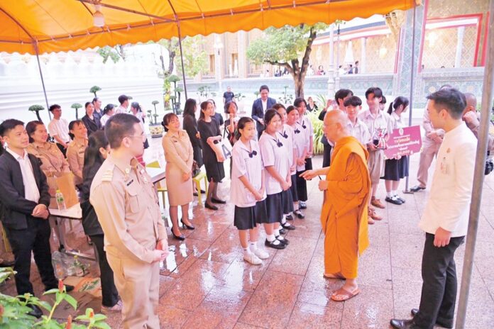 สดจากหน้าพระ