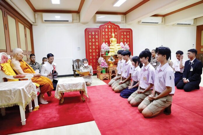 สดจากหน้าพระ