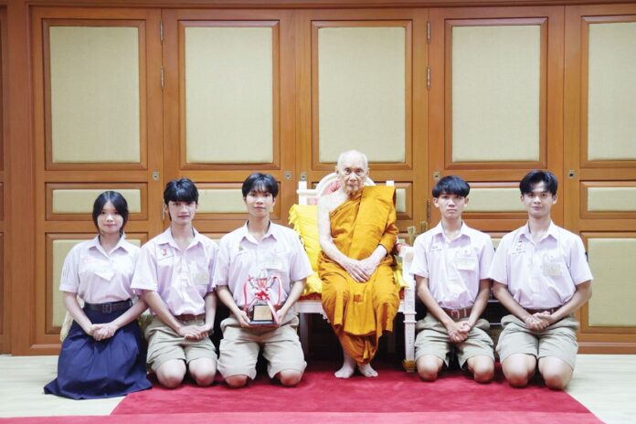 สดจากหน้าพระ