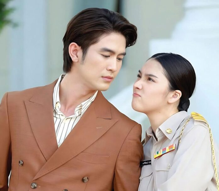 เบื้องหลังมายา
