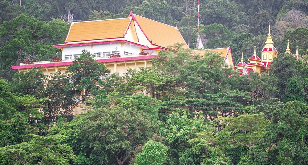 ข่าวสดพระเครื่อง - เหรียญเสือยืน วัดเขาสุกิม หลวงพ่อสมชาย ฐิตวิริโย