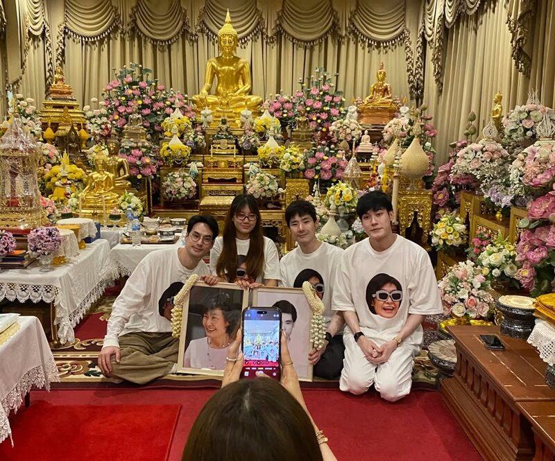 บอย ปกรณ์ พร้อมกับน้องๆ บ้าน “ฉัตรบริรักษ์” ทำบุญครบรอบ 1 ปี