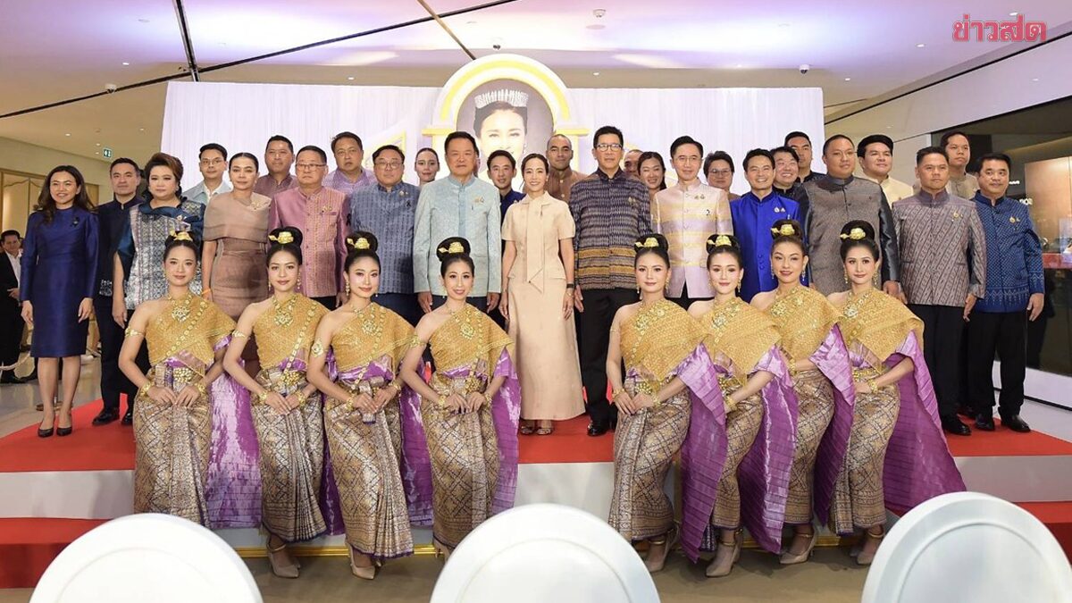 นายกฯ เปิดนิทรรศการเฉลิมพระเกียรติ เนื่องในโอกาสเฉลิมพระชนมพรรษา 4 รอบ พระบรมราชินี