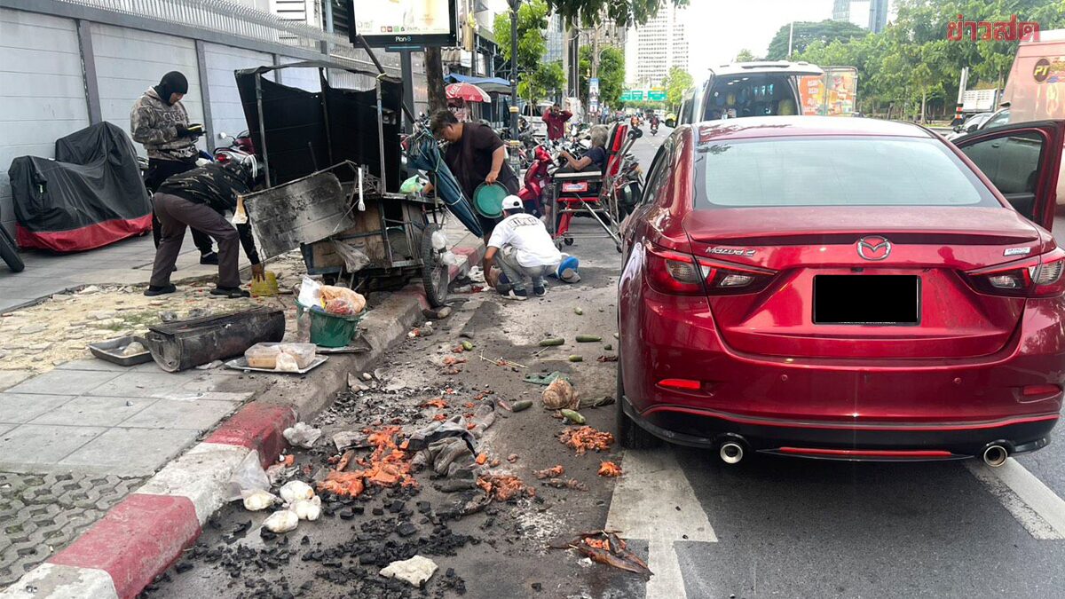 ทหารรับจ๊อบการ์ดร้านเหล้า เมาถึงเช้าขับรถเสย รถเข็นแม่ค้าไก่