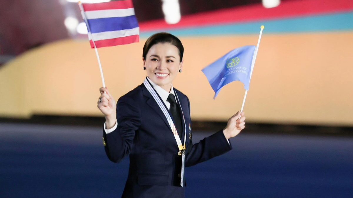 พระราชินีสด็จร่วมการแข่งขันไตรกีฬานานาชาติ ที่อ่าวดงตาล สัตห