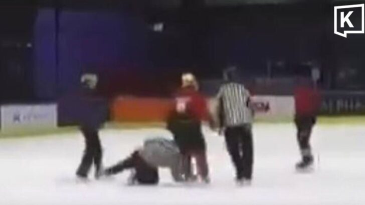 Chinese youth hockey player punches Thai referee
