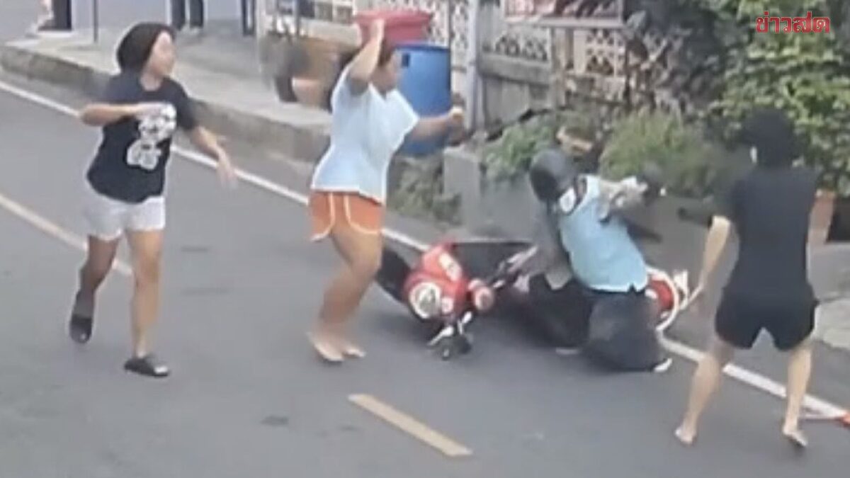 โจรกระชากสร้อยคอ อาม่า ขณะรอใส่บาตร 3 สาวรัวหมัดใส่คนร้าย เจ