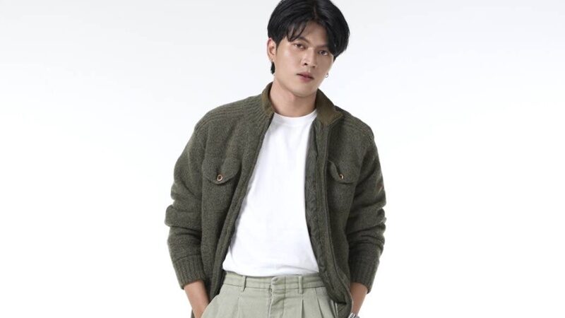 มอส นัธทวัฒน์