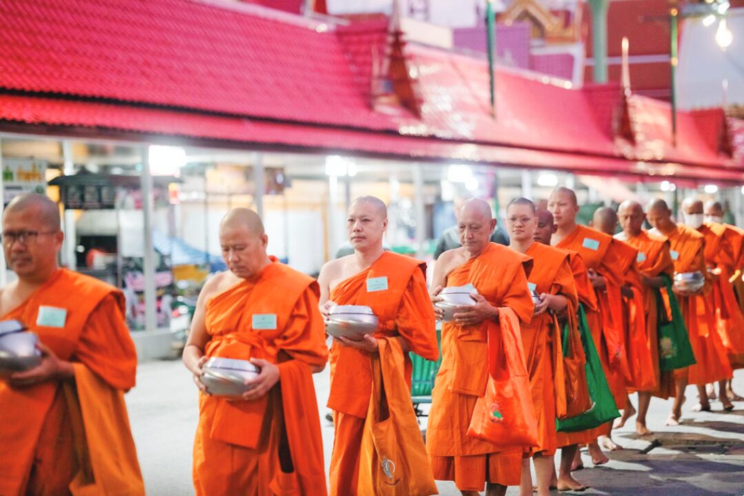 สดจากหน้าพระ