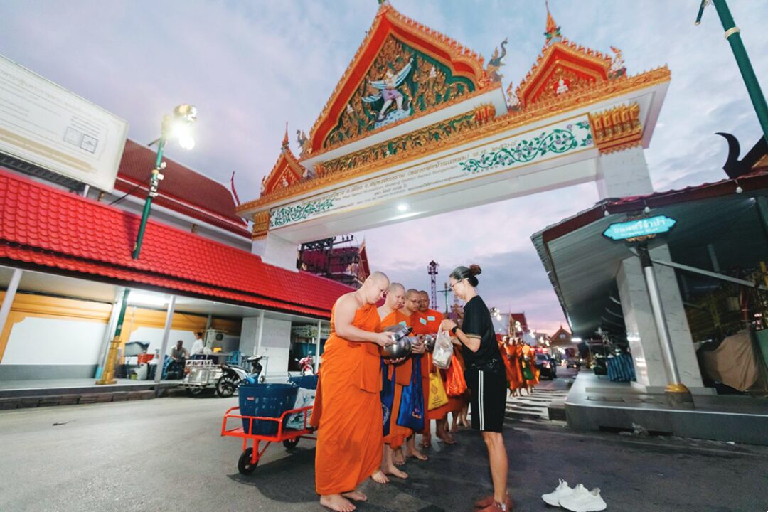สดจากหน้าพระ