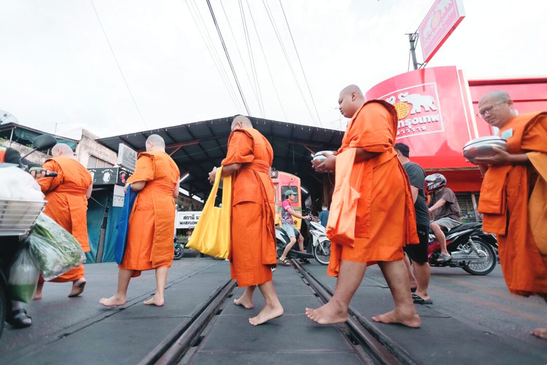 สดจากหน้าพระ