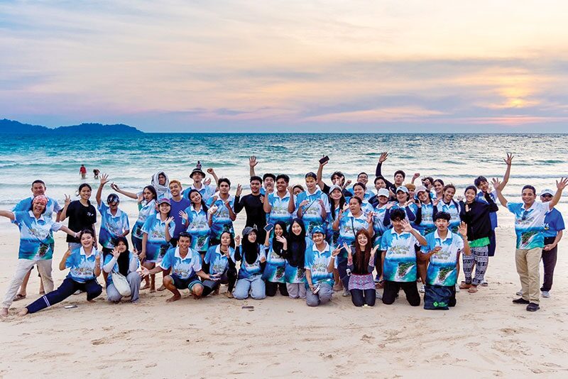 เพื่อนตัวเล็ก - วาฬบรูด้าอวดโฉม กลางทะเลอันดามัน