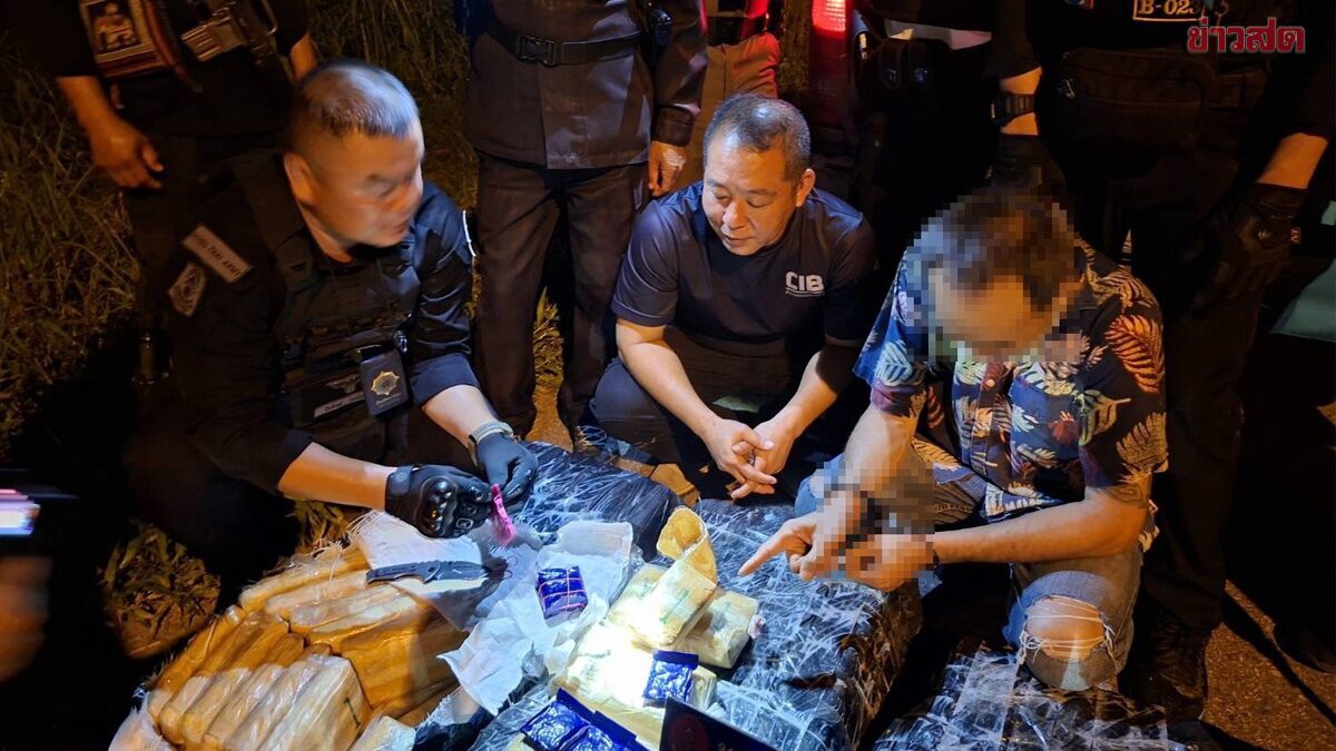 สกัดจับกระบะขนยานรก 2 ล้านเม็ด ซิ่งหนีด่านริมโขงไม่รอด รวบหน
