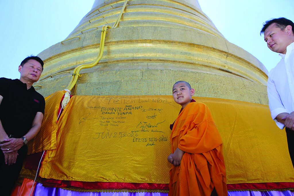 สดจากหน้าพระ - ‘ลามะอินเดีย’เยี่ยมชมวัดสระเกศ เจริญสัมพันธ์-สักการะภูเขาทอง