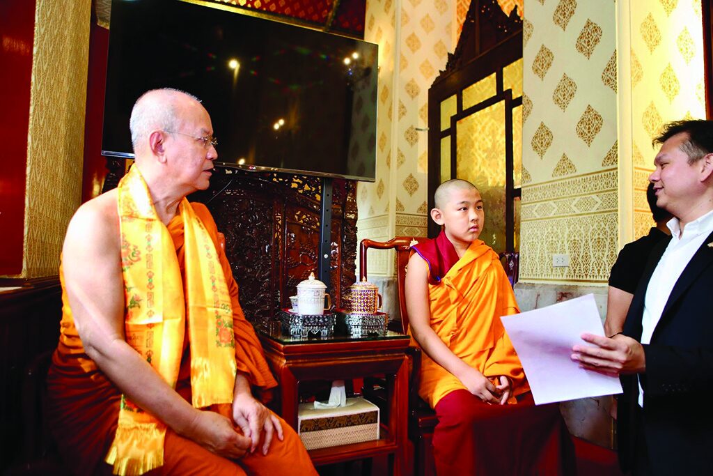 สดจากหน้าพระ - ‘ลามะอินเดีย’เยี่ยมชมวัดสระเกศ เจริญสัมพันธ์-สักการะภูเขาทอง