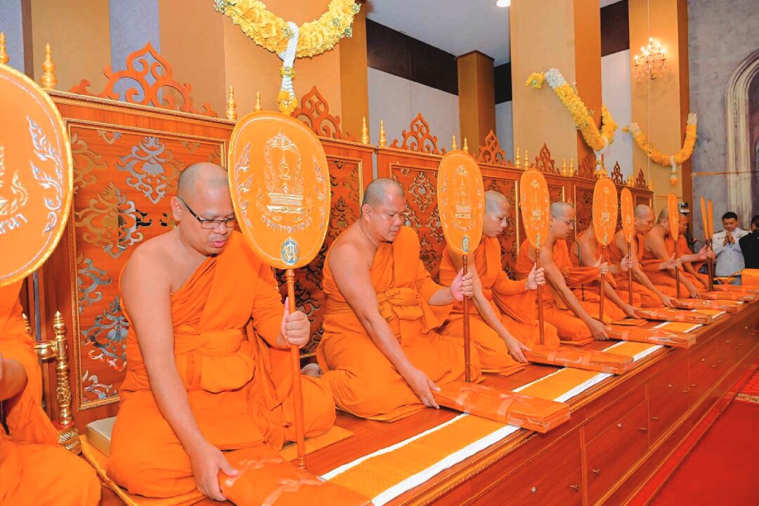 สดจากหน้าพระ