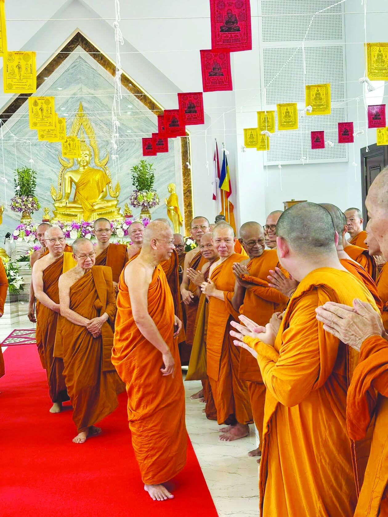 สดจากหน้าพระ