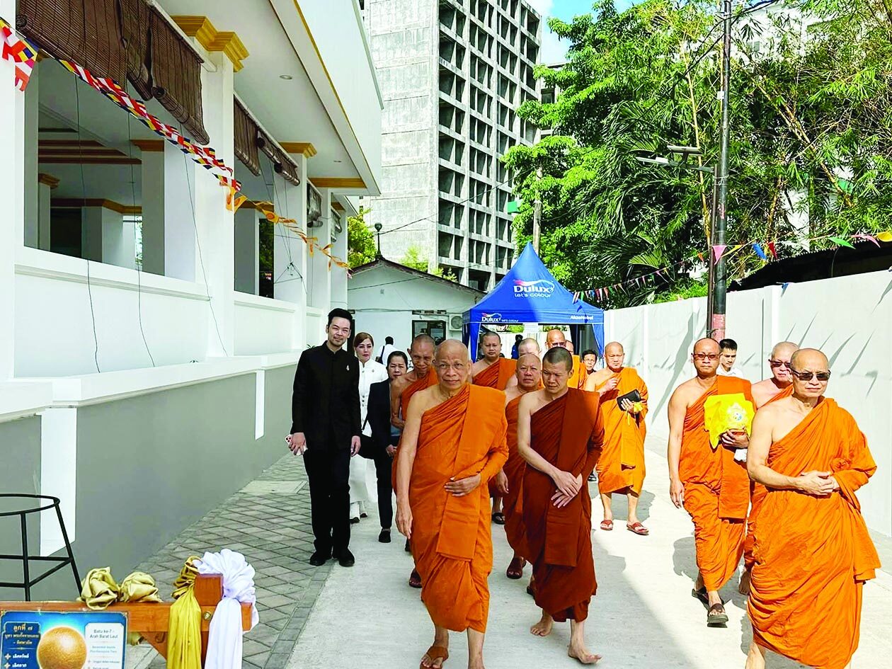 สดจากหน้าพระ