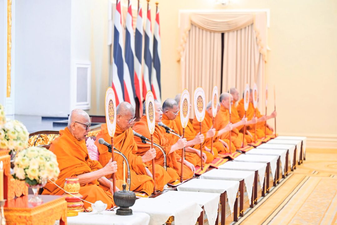 สดจากหน้าพระ