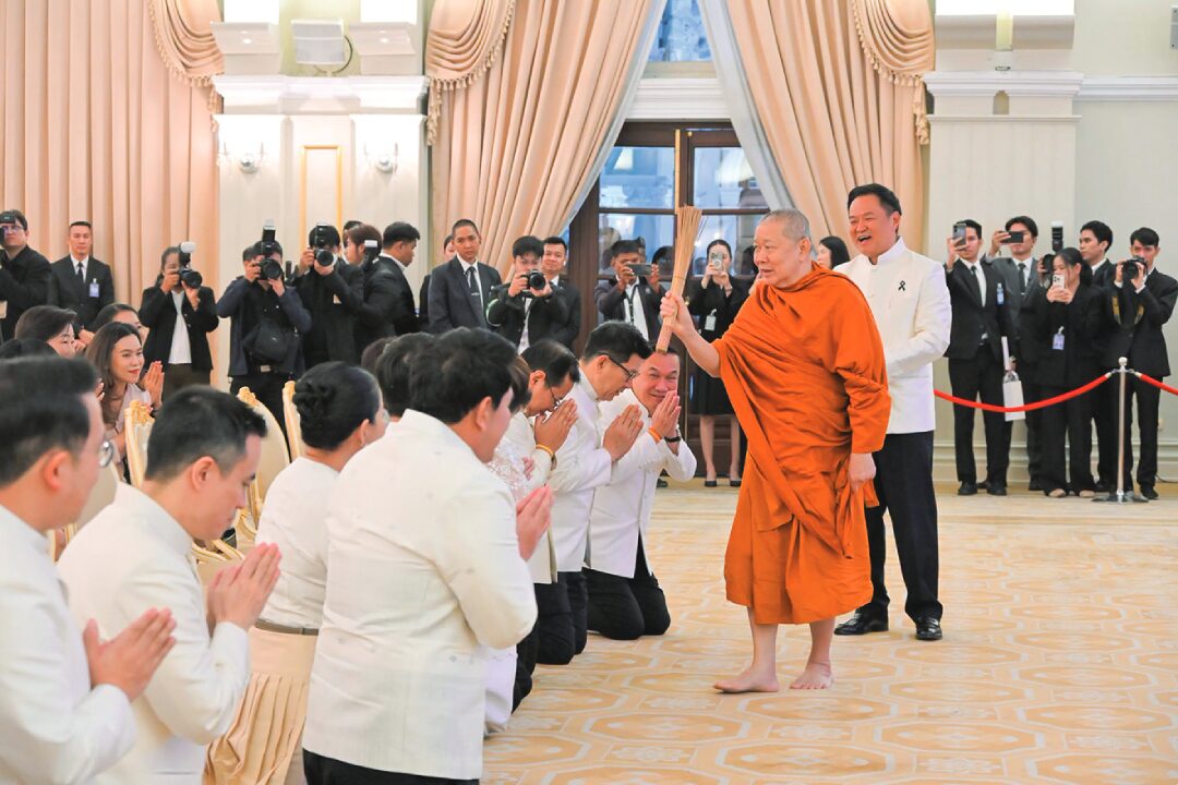สดจากหน้าพระ