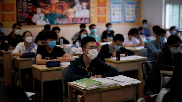 ต้องกรอกข้อมูลของผู้ปกครอง