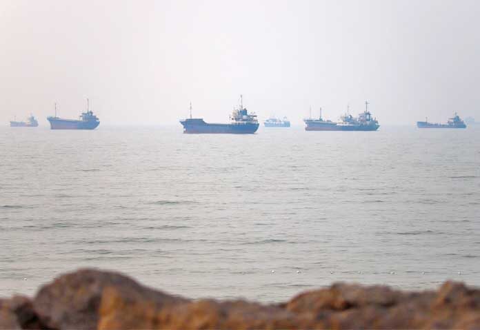 เรือในช่องแคบฮอร์มุซ ใกล้ชายหาดบันดาร์อับบาส ประเทศอิหร่าน 30 มิถุนายน 2026 อามีร์โฮเซน