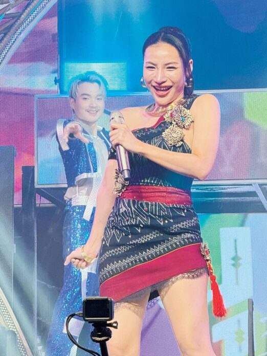 จับกระแสลูกทุ่ง