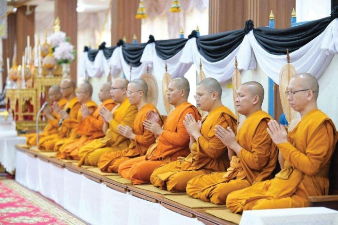 สดจากหน้าพระ
