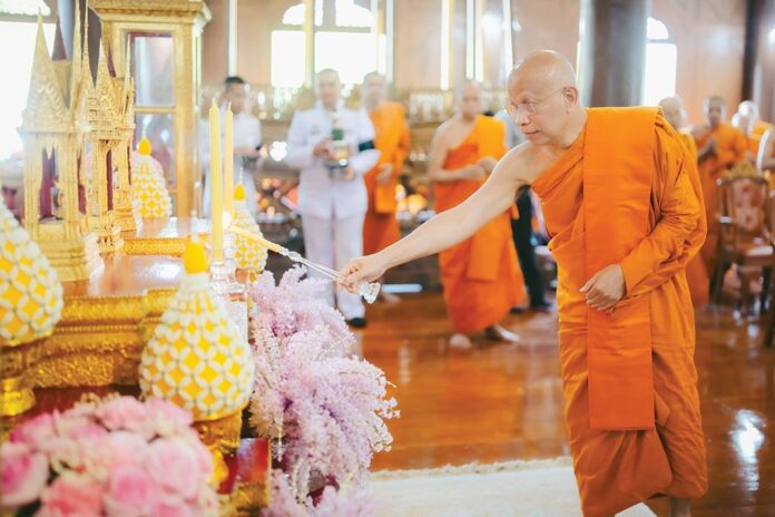 สดจากหน้าพระ