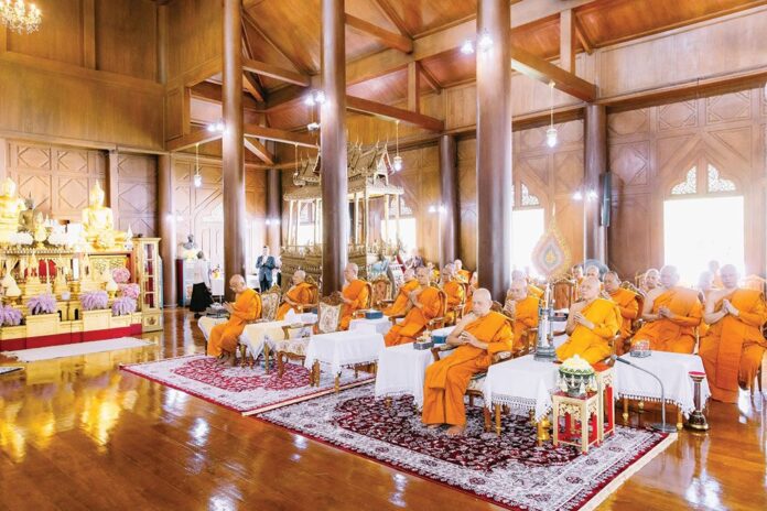 สดจากหน้าพระ