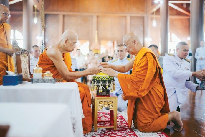 สดจากหน้าพระ