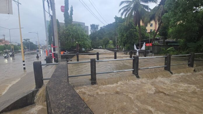 ฝนหนักถล่มภูเก็ต