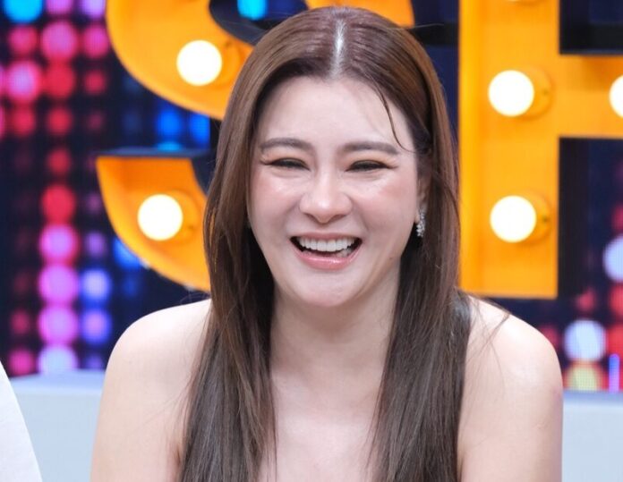โอ๋ ควงแก๊งเพื่อน หนิง-เอ๋ อัพเดตงานแต่ง - หนิง เคลียร์ใจ เอ๋ ปมเชื่อคำคนอื่น