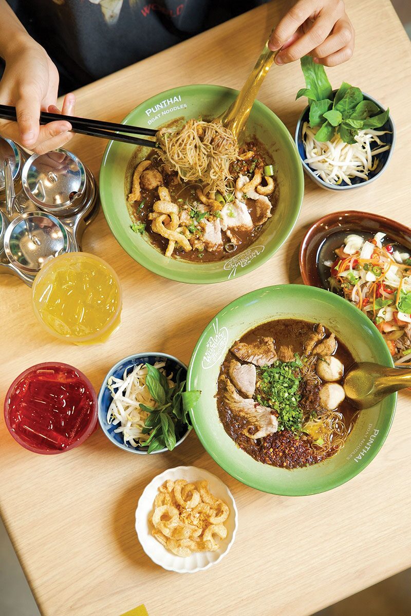 รสเด็ด ‘ก๋วยเตี๋ยวเรือพันธุ์ไทย’ อร่อยบ้านๆ เคียงคู่ร้านกาแฟ