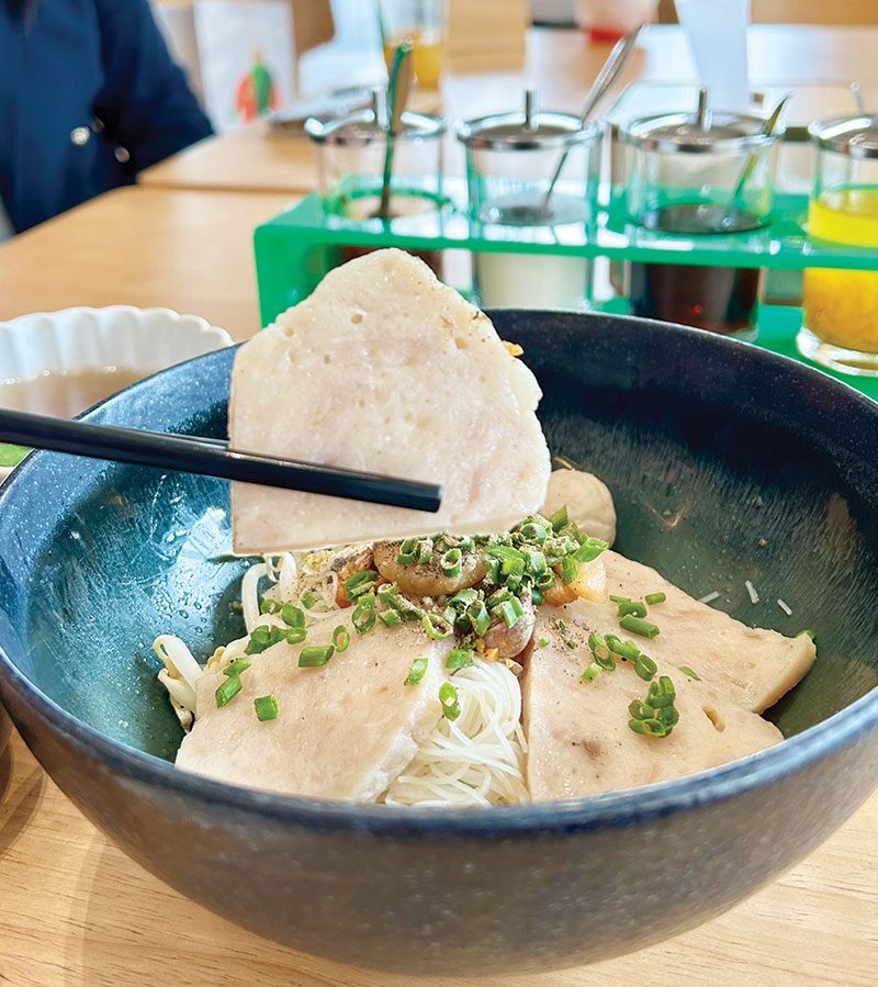 รสเด็ด ‘ก๋วยเตี๋ยวเรือพันธุ์ไทย’ อร่อยบ้านๆ เคียงคู่ร้านกาแฟ