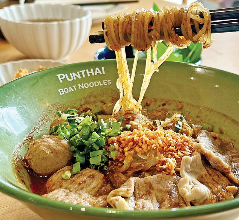 รสเด็ด ‘ก๋วยเตี๋ยวเรือพันธุ์ไทย’ อร่อยบ้านๆ เคียงคู่ร้านกาแฟ