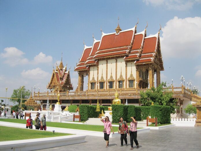 ข่าวสดพระเครื่อง - เหรียญหลวงพ่อคูณ2517 ที่ระลึกงานวัดแจ้งนอก