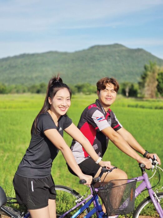 จับกระแสลูกทุ่ง