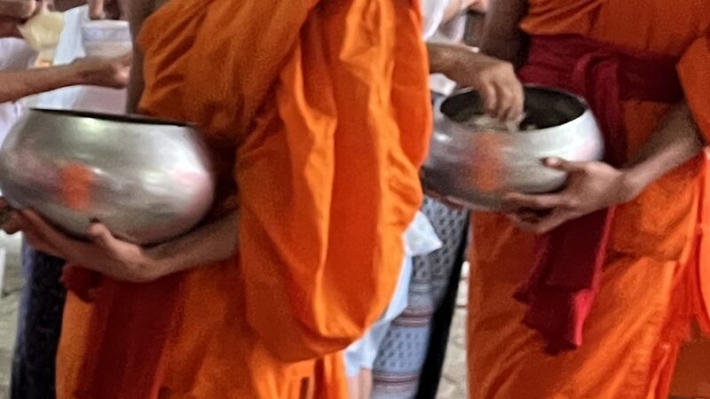 พระเรียกรับเงินพระ