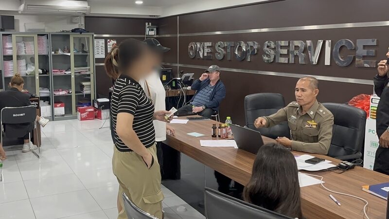 อ้างเป็นตำรวจ