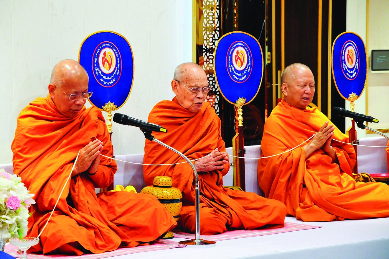 สดจากหน้าพระ - มูลนิธิอาสาเพื่อนพึ่ง(ภาฯ)จัดพิธี เจริญพุทธมนต์แด่‘พระองค์โสมฯ’