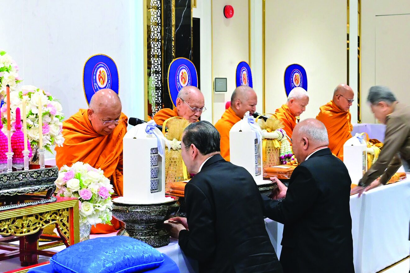 สดจากหน้าพระ - มูลนิธิอาสาเพื่อนพึ่ง(ภาฯ)จัดพิธี เจริญพุทธมนต์แด่‘พระองค์โสมฯ’