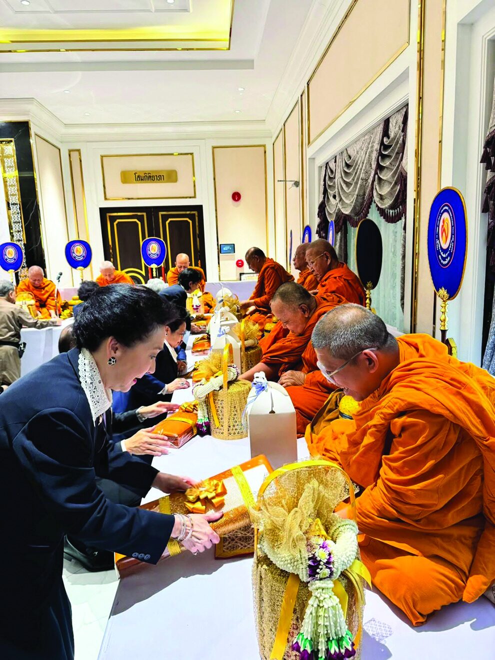 สดจากหน้าพระ - มูลนิธิอาสาเพื่อนพึ่ง(ภาฯ)จัดพิธี เจริญพุทธมนต์แด่‘พระองค์โสมฯ’
