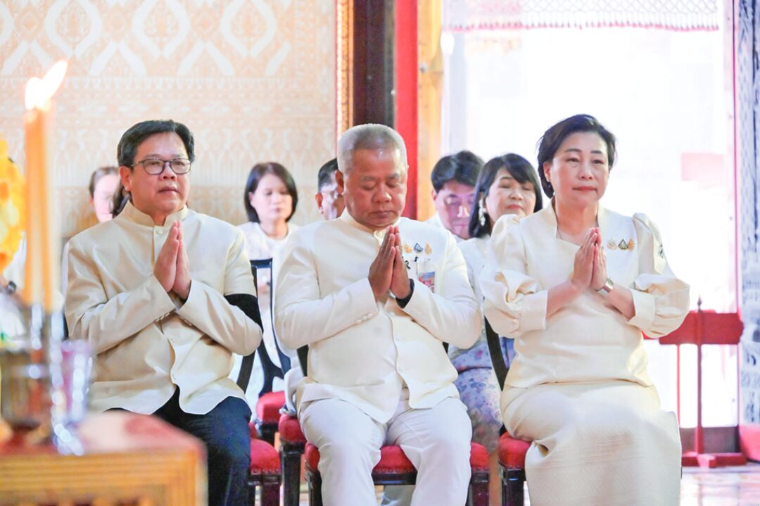 สดจากหน้าพระ